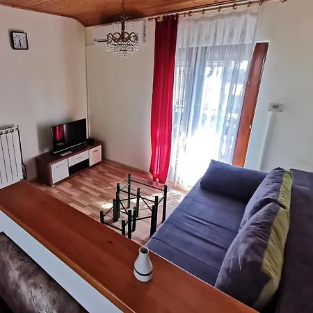 Apartman Fon *